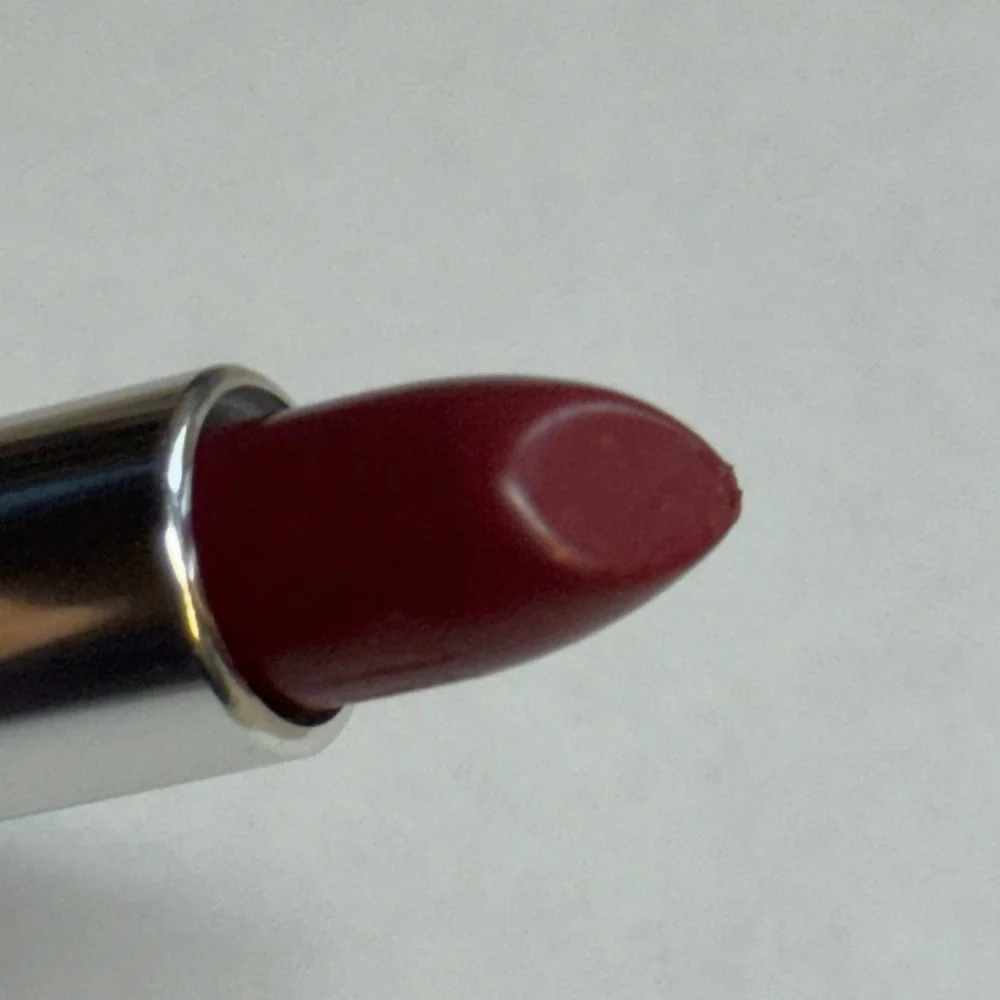 Clinique Different Lipstick A Different Grape NEW .14oz 4g